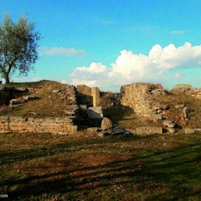 Asciano, Etruscan tombs at the mound of the Molinello